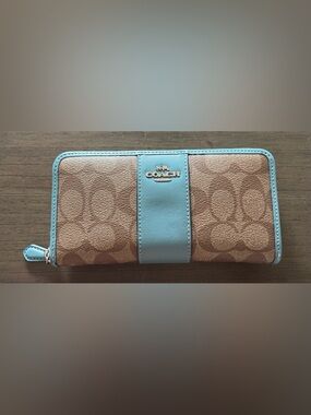 COACH Accordion Zip Wallet Signature Canvas Khaki Waterfall Blue - Excellent!